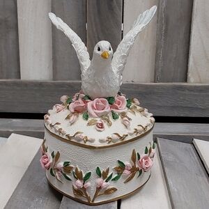 2001 Wings of Love Collection Music Box